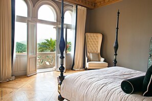 15 dormitoris, escriptori i planxa i posts de planxar 