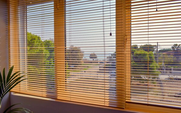 صورة غير مصنفة، 1 من 30، زرّ