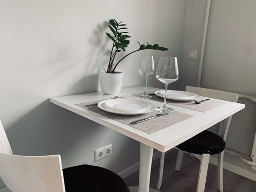 ❤️You'll love this large Apartment❤️ Free parking!