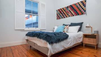 2 bedrooms, iron/ironing board, WiFi, bed sheets