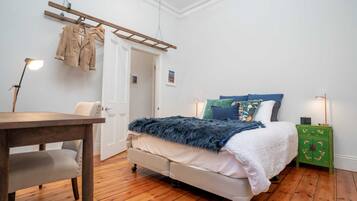 2 bedrooms, desk, iron/ironing board, WiFi