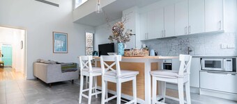 The Blue Door Heritage 2BR Cottage in CBD