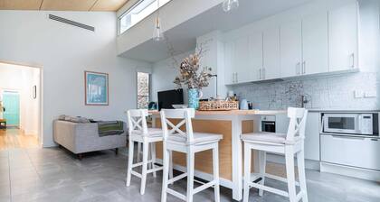 The Blue Door Heritage 2BR Cottage in CBD