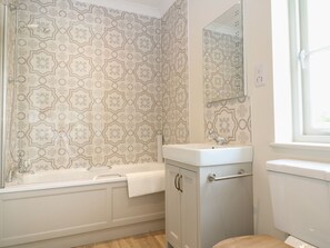Cottage | Bathroom | Shower, hair dryer - Flagstone Cottage (Cheltenham)