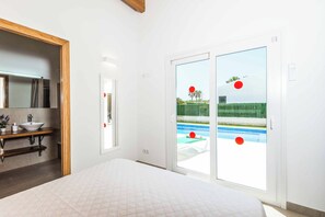 5 bedrooms, WiFi, bed sheets