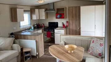 Cabin | Khu phòng khách | TV 30-inch có truyền hình cáp, lò sưởi