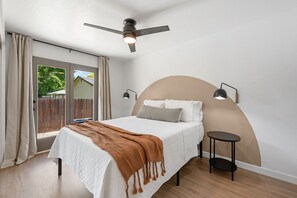 2 habitaciones, escritorio, tabla de planchar con plancha y wifi gratis 