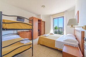 Quadruple Room | In-room safe, desk, iron/ironing board, free WiFi - Hotel Avana Mare (Rimini)