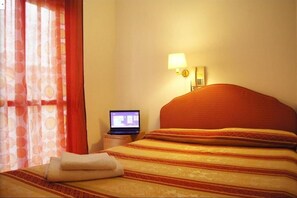 Zimmersafe, Schreibtisch, Bügeleisen/Bügelbrett, kostenloses WLAN