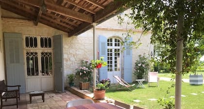 Country house with swimming pool: 8 bedrooms sleeps 16