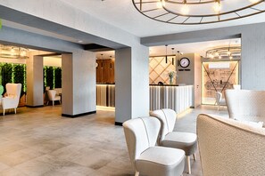 Coin salon dans le hall