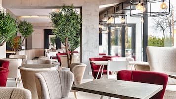 Desayuno buffet todos los días (PLN 55 por persona)