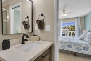 3 室のベッドルーム、アイロン / アイロン台、WiFi (無料)、ベッドシーツ