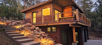 Spacious new guest house in the pines (sunshine and trails)