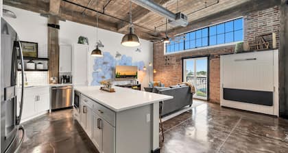 The Beehive - The Buzz of Downtown Waco