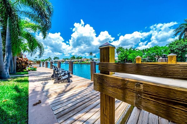 المنطقة المحيطة بالمنشأة