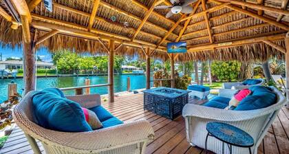 HEATED POOL + KAYAKS! TIKI HUT & 1 MILE TO BEACH!
