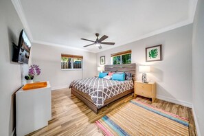 3 Schlafzimmer, Schreibtisch, Bügeleisen/Bügelbrett, Reisekinderbett