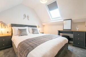 Apartment, 1 Bedroom | 1 bedroom, iron/ironing board, free WiFi