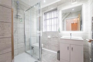 Apartment, 1 Bedroom | Bathroom - The Queens Arms Apartments (Liverpool)