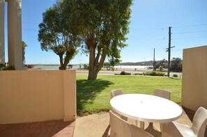 Outdoor dining - Kalbarri Riverview 2 | Waterfront | Ground Floor (Kalbarri)