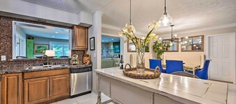 Game Room & Pool: Huge Lutz Family Retreat