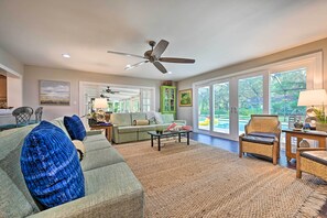 TV, fireplace, table football, ping pong - Game Room & Pool: Huge Lutz Family Retreat (Lutz)