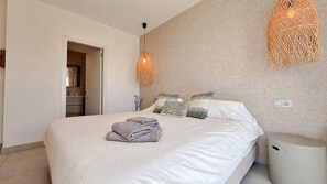 2 slaapkamers, een strijkplank/strijkijzer, gratis wifi, beddengoed