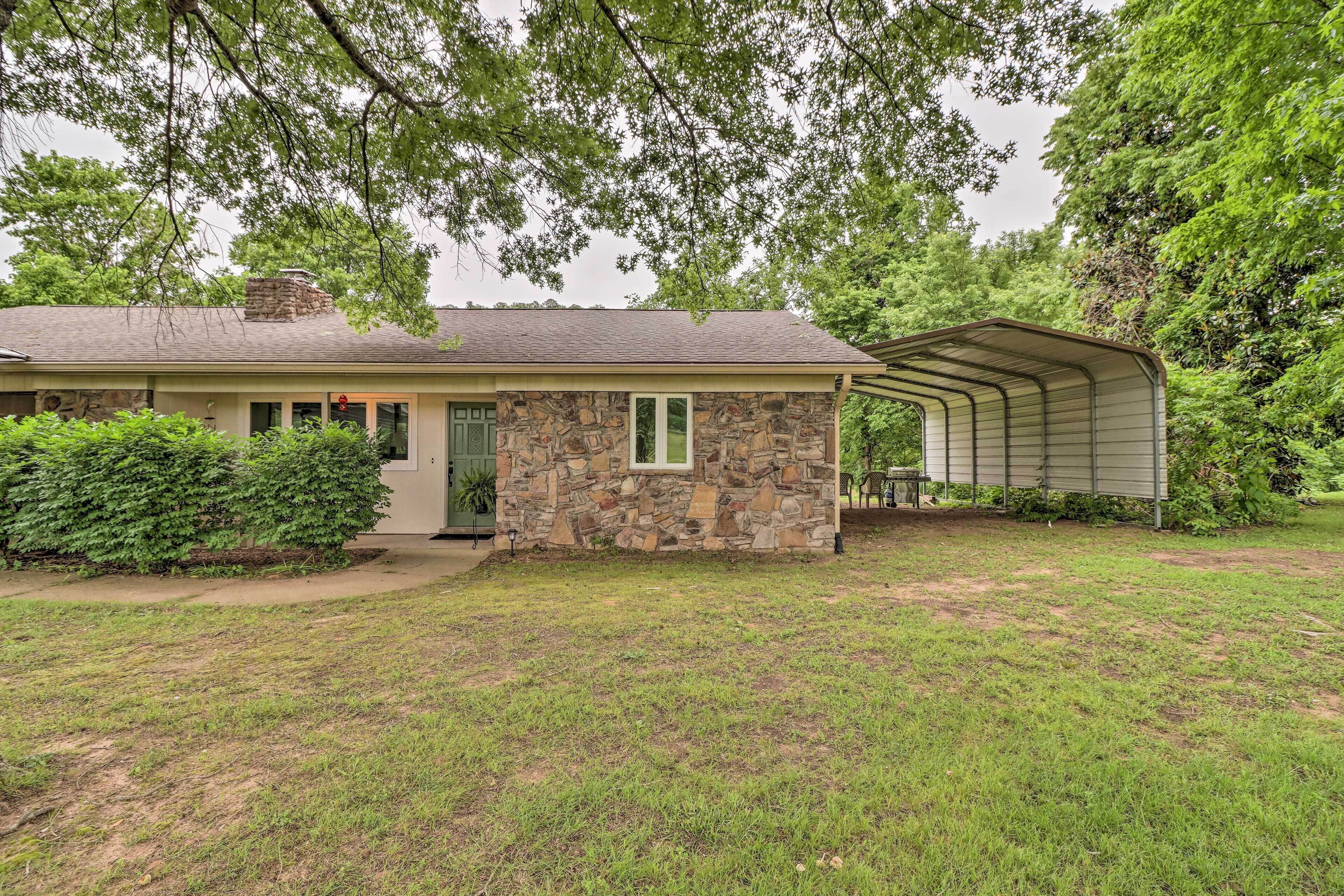 Norfork Getaway: Walk in White River Access!