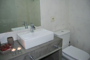 Bathtub, hair dryer, towels