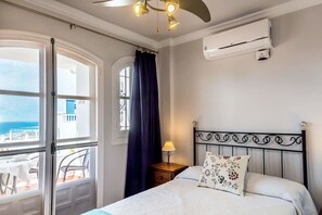 2 slaapkamers, een strijkplank/strijkijzer, gratis wifi, beddengoed