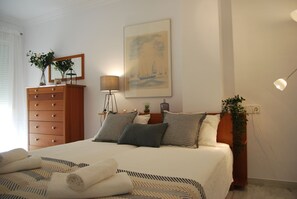 2 slaapkamers, een strijkplank/strijkijzer, gratis wifi, beddengoed