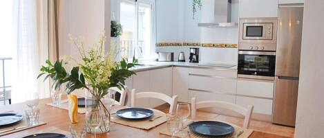 Fridge, microwave, oven, coffee/tea maker