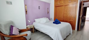 2 chambres, fer et planche à repasser, Wi-Fi gratuit, draps fournis
