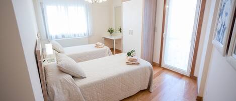 2 chambres, fer et planche Ă repasser, Wi-Fi gratuit, draps fournis