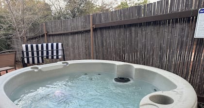 Serene, Private Gem with HOT TUB! W. Sedona, 1 Bdrm Gem!
