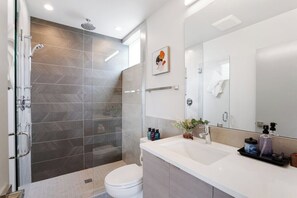 Shower, hair dryer, towels - Perch - Wallingford Place: Modern & Cozy Townhome w/ Parking & A/C (Seattle)