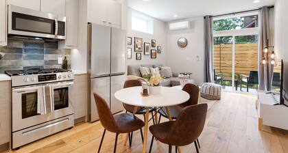 Perch - Wallingford Place: Modern & Cozy Townhome w/ Parking & A/C