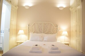 1 bedroom, iron/ironing board, WiFi, bed sheets - Liiiving in Porto - Vintage Balcony Apartment (Porto)