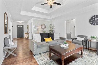 The best of Huntsville: Mountain view & Attraction.