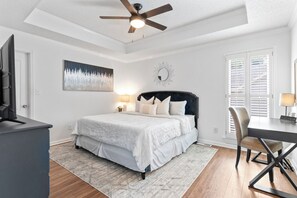 3 habitaciones, escritorio, tabla de planchar con plancha y wifi gratis 