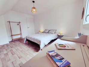 4 bedrooms, desk, iron/ironing board, travel cot