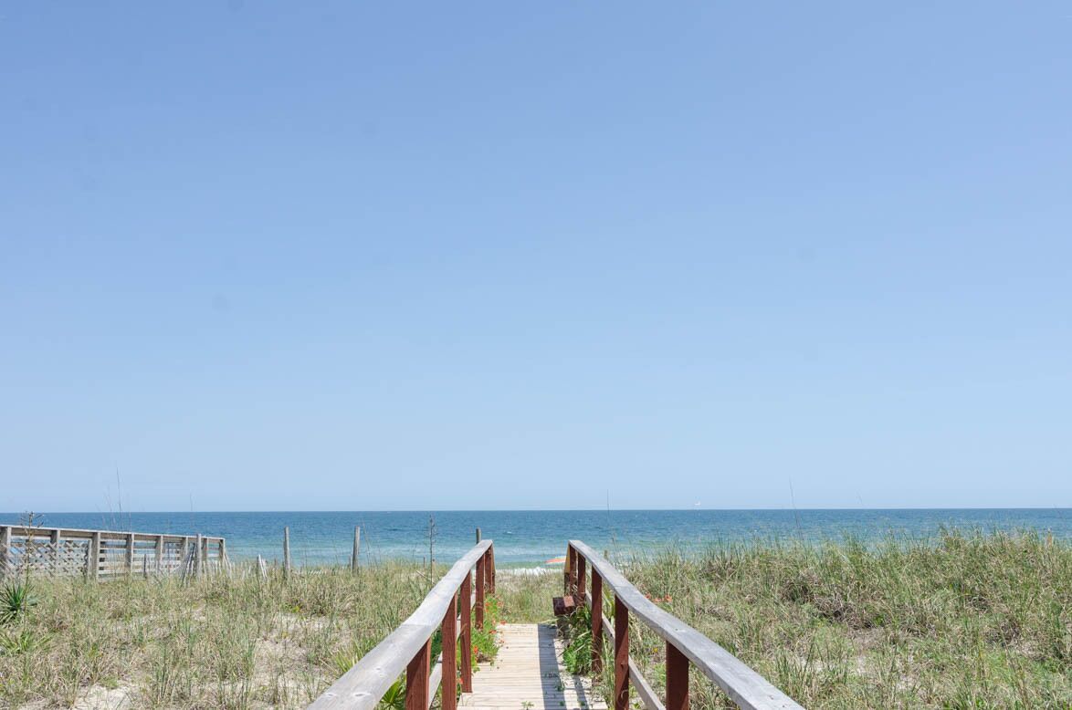 Classic beach cottage w private beach boardwalk!