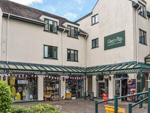 Exterior - Perfectly situated right in the centre of Bowness on Windermere. (Bowness-on-Windermere)