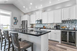 Fridge, microwave, dishwasher, toaster - Just Sun & Beach - Gorgeous Beachfront, has everything you need! (Crystal Beach)