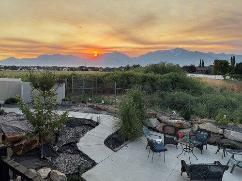 Serene Riverton Studio / Mountain Views / Hot Tub / 22mi to SLC & Ski Resorts