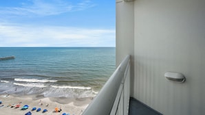 På stranden