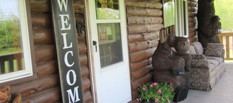 Cozy Log Cabin near Cooperstown Dreams park and All- Star Village