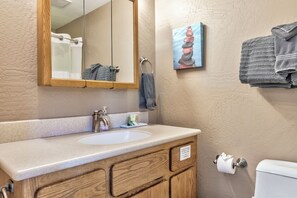 Hair dryer, towels, soap, shampoo - Red Rocks, HOT TUB, W. Sedona, Walk to trls, 1 bd! (Sedona)