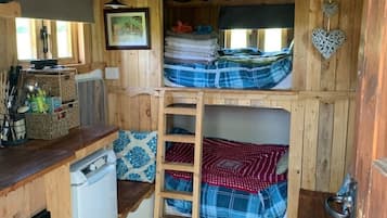 1 bedroom, bed sheets